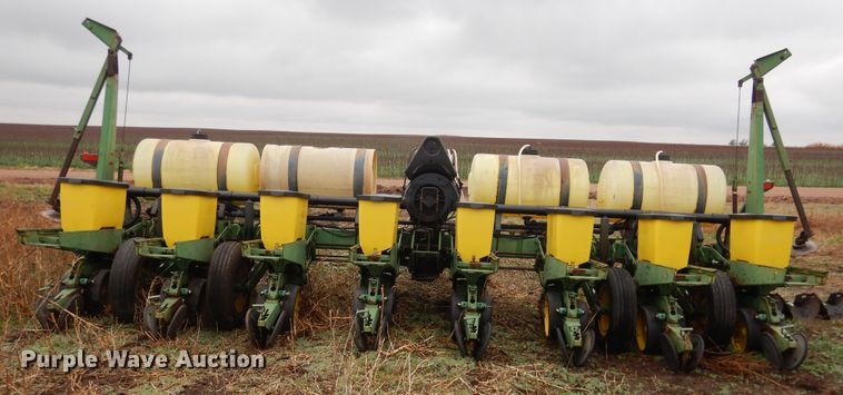 image for item DJ1205 John Deere 7200 Max Emerge 2  planter