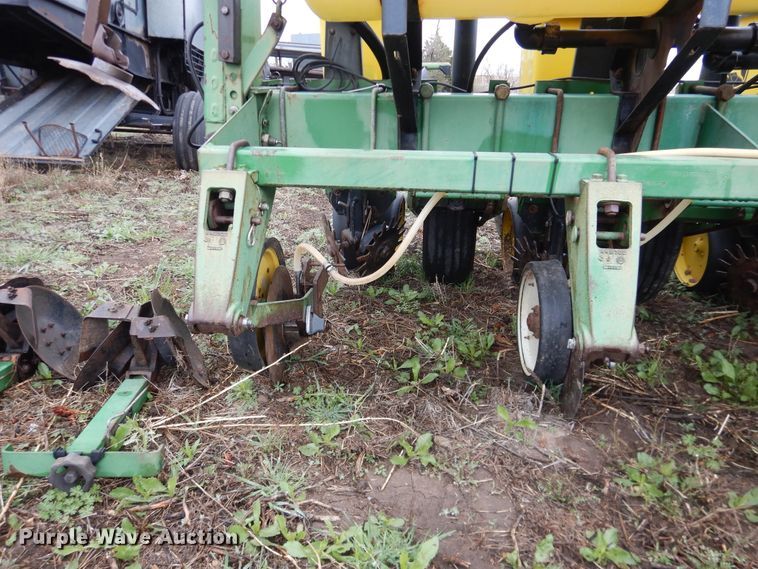 image for item DJ1205 John Deere 7200 Max Emerge 2  planter