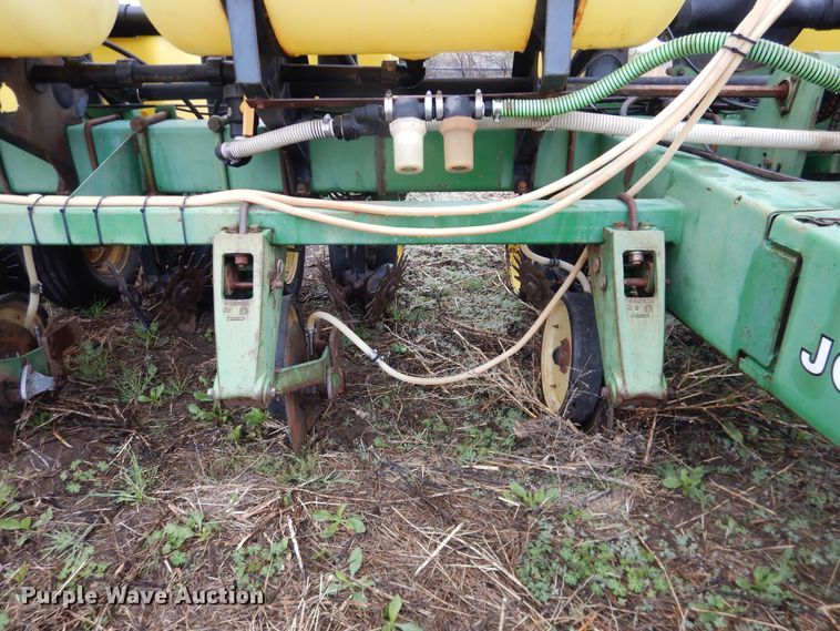 image for item DJ1205 John Deere 7200 Max Emerge 2  planter