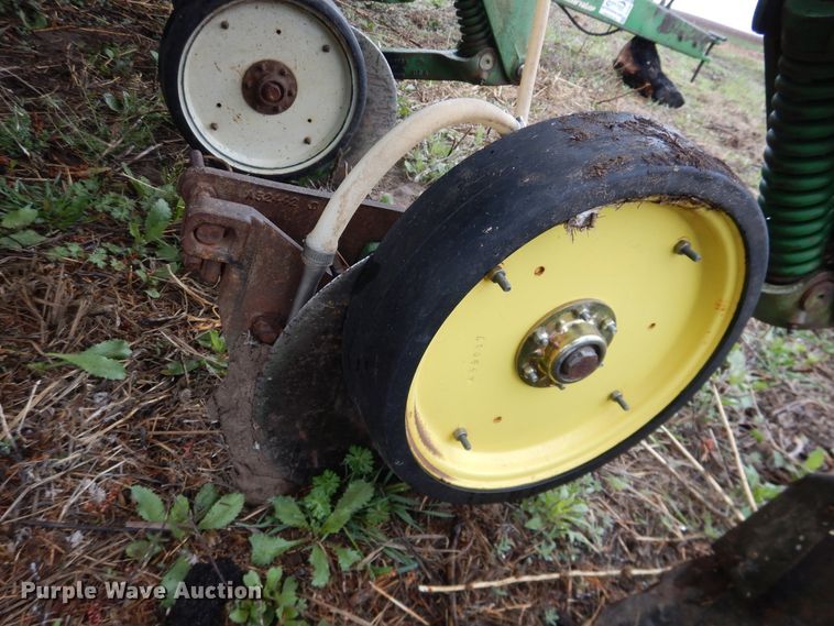 image for item DJ1205 John Deere 7200 Max Emerge 2  planter