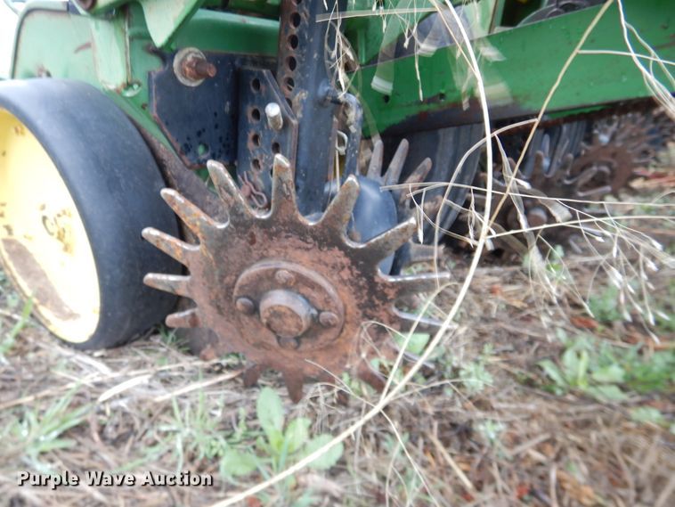 image for item DJ1205 John Deere 7200 Max Emerge 2  planter