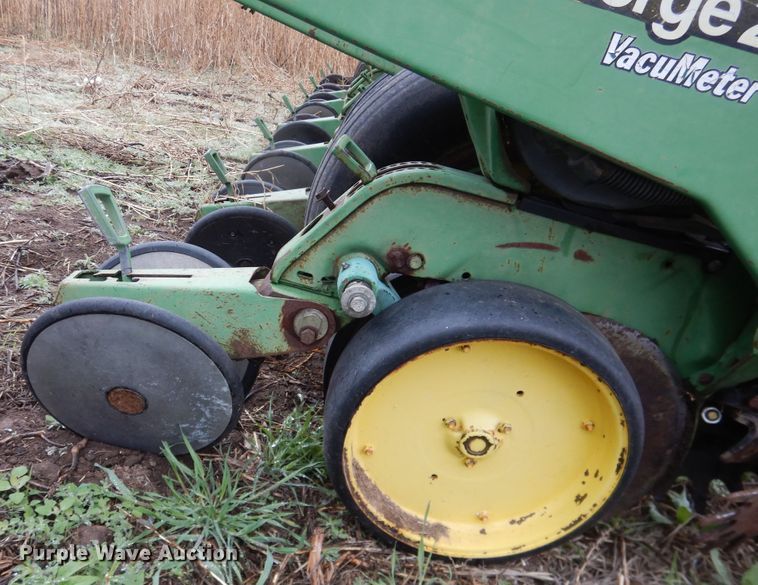 image for item DJ1205 John Deere 7200 Max Emerge 2  planter