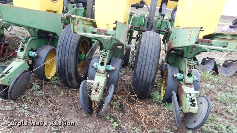 image for item DJ1205 John Deere 7200 Max Emerge 2  planter