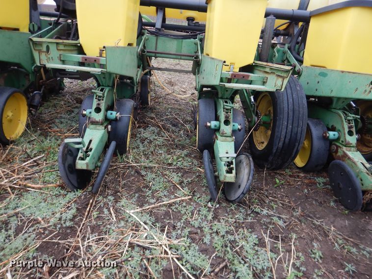 image for item DJ1205 John Deere 7200 Max Emerge 2  planter