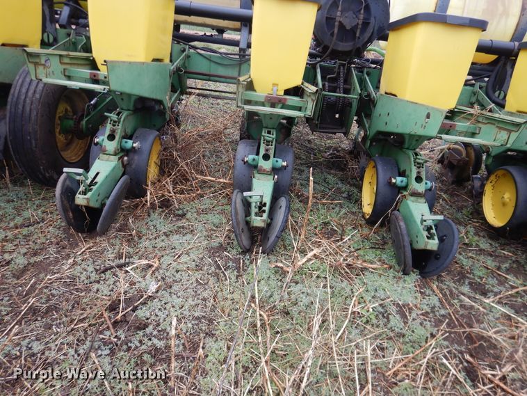 image for item DJ1205 John Deere 7200 Max Emerge 2  planter