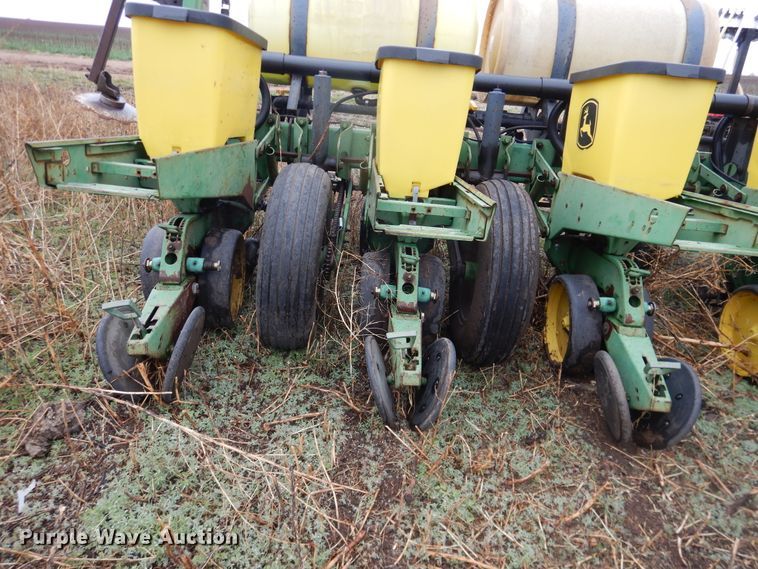 image for item DJ1205 John Deere 7200 Max Emerge 2  planter