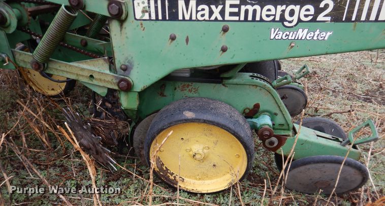 image for item DJ1205 John Deere 7200 Max Emerge 2  planter