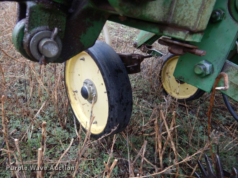 image for item DJ1205 John Deere 7200 Max Emerge 2  planter