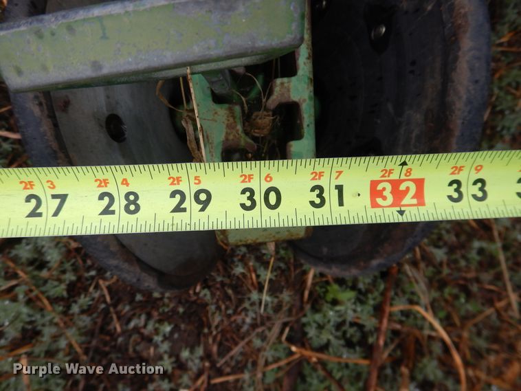 image for item DJ1205 John Deere 7200 Max Emerge 2  planter