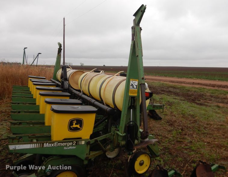 image for item DJ1205 John Deere 7200 Max Emerge 2  planter