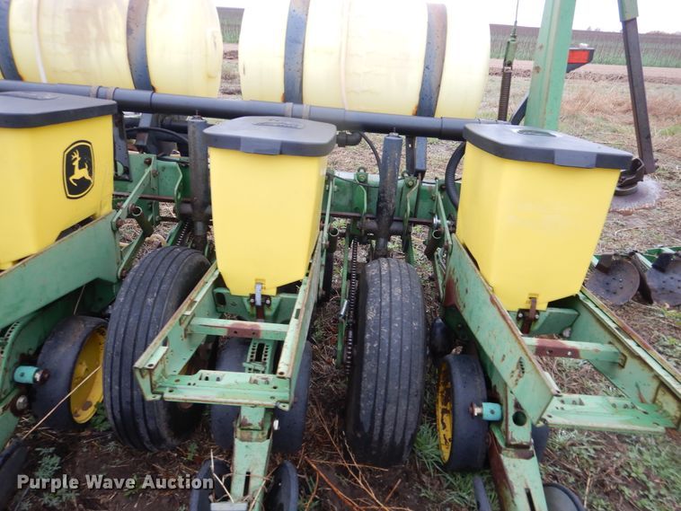 image for item DJ1205 John Deere 7200 Max Emerge 2  planter