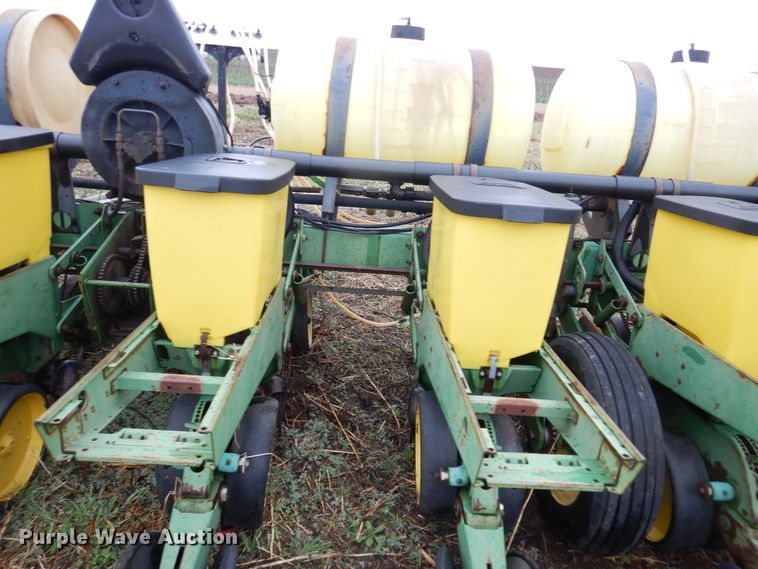 image for item DJ1205 John Deere 7200 Max Emerge 2  planter