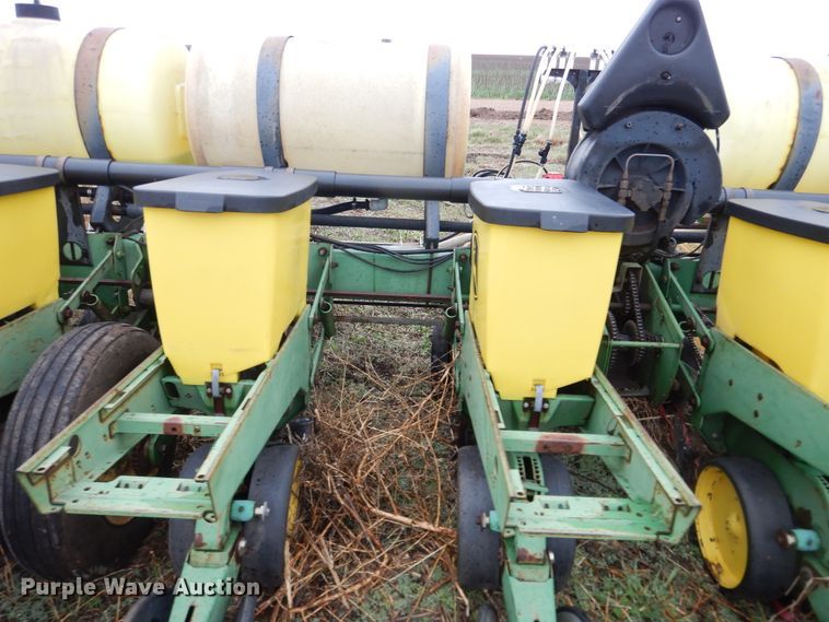 image for item DJ1205 John Deere 7200 Max Emerge 2  planter