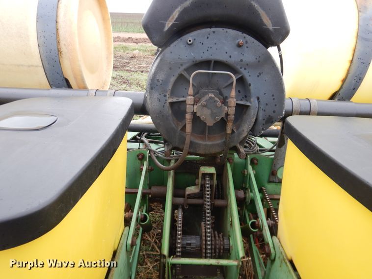 image for item DJ1205 John Deere 7200 Max Emerge 2  planter