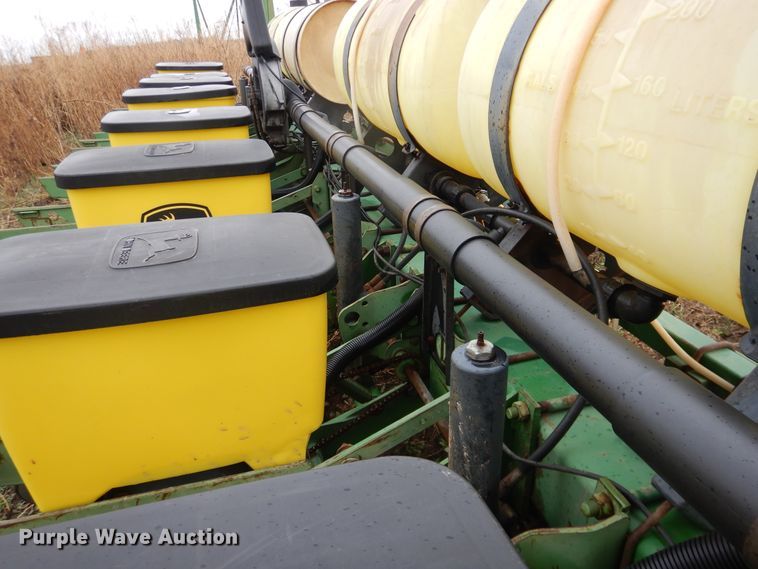 image for item DJ1205 John Deere 7200 Max Emerge 2  planter