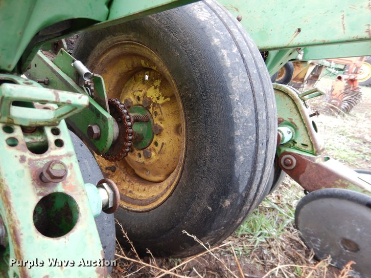 image for item DJ1205 John Deere 7200 Max Emerge 2  planter