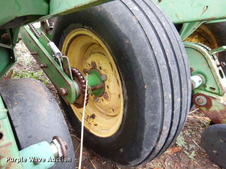 image for item DJ1205 John Deere 7200 Max Emerge 2  planter