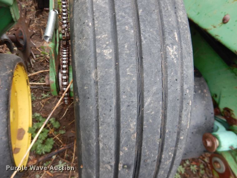 image for item DJ1205 John Deere 7200 Max Emerge 2  planter