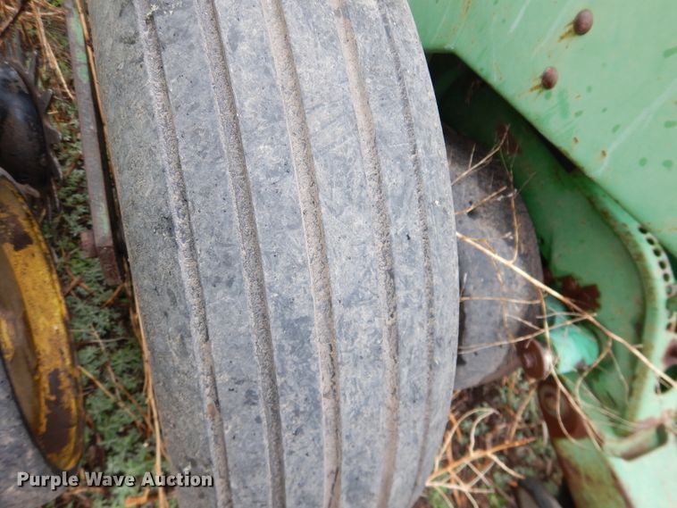 image for item DJ1205 John Deere 7200 Max Emerge 2  planter