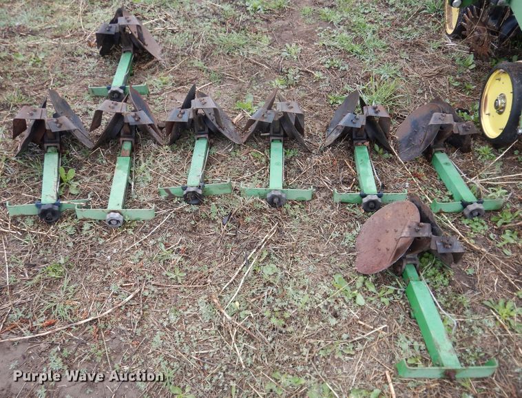 image for item DJ1205 John Deere 7200 Max Emerge 2  planter