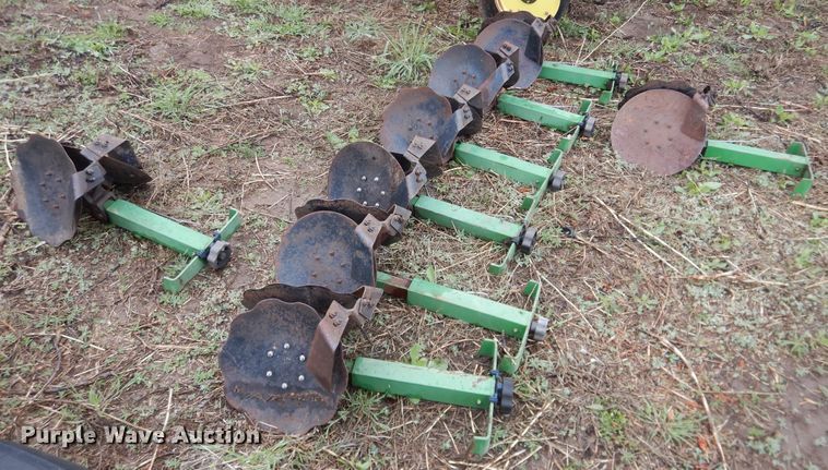 image for item DJ1205 John Deere 7200 Max Emerge 2  planter