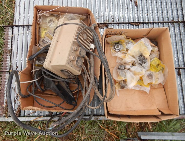 image for item DJ1205 John Deere 7200 Max Emerge 2  planter