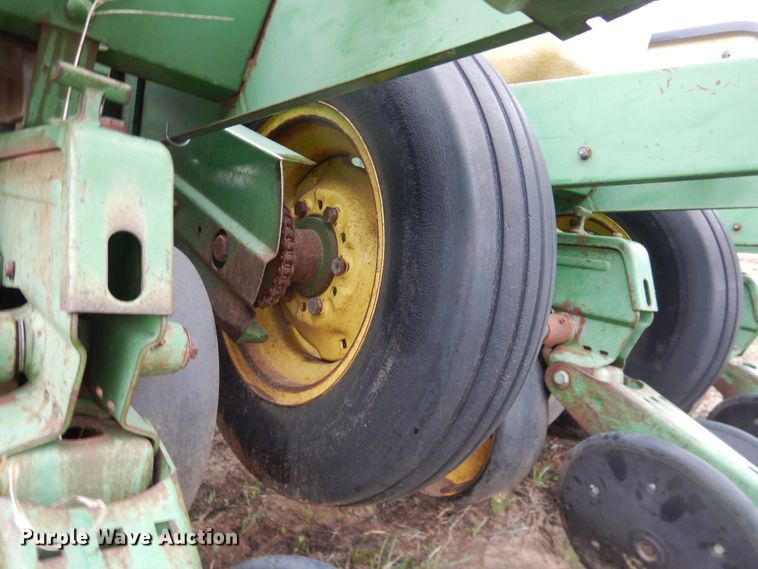 image for item DJ1206 John Deere 7000  planter