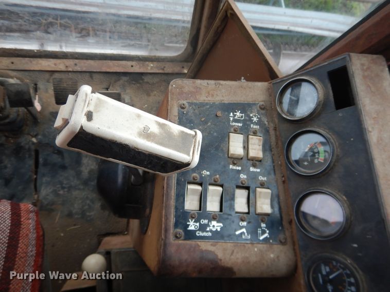 image for item DJ1208 Gleaner L3  combine