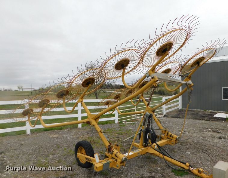 image for item DK8516 2003 Vermeer WR24  hay rake