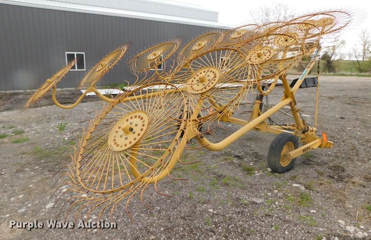 image for item DK8516 2003 Vermeer WR24  hay rake