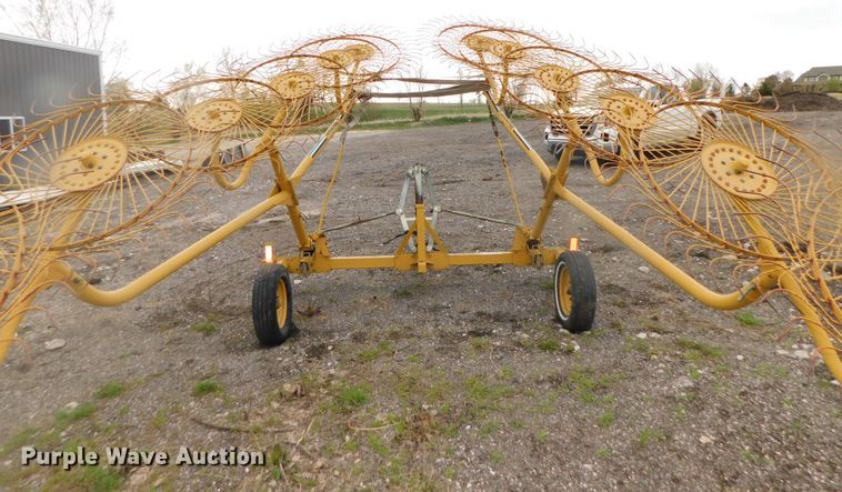 image for item DK8516 2003 Vermeer WR24  hay rake