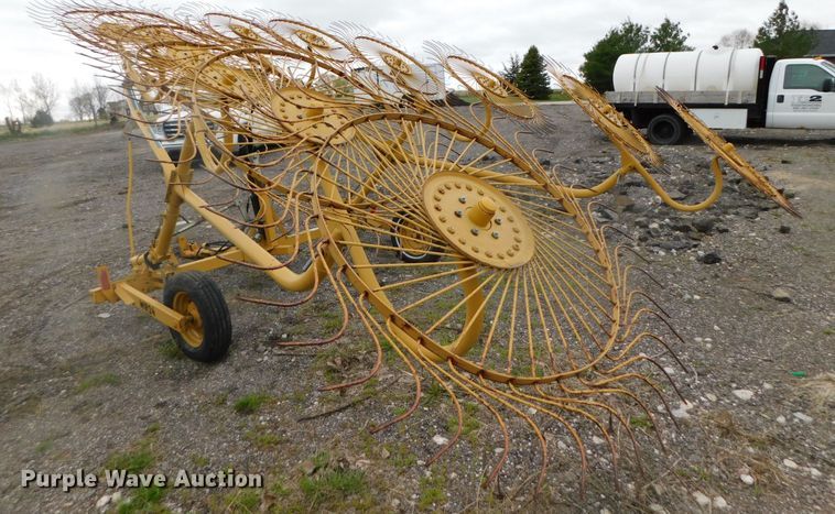 image for item DK8516 2003 Vermeer WR24  hay rake