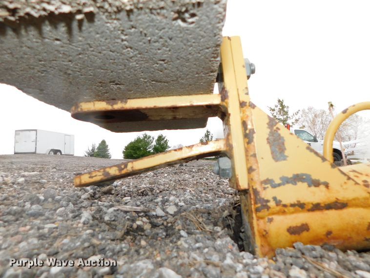 image for item DK8516 2003 Vermeer WR24  hay rake