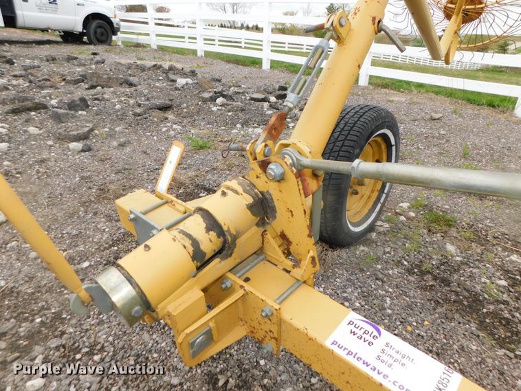 image for item DK8516 2003 Vermeer WR24  hay rake
