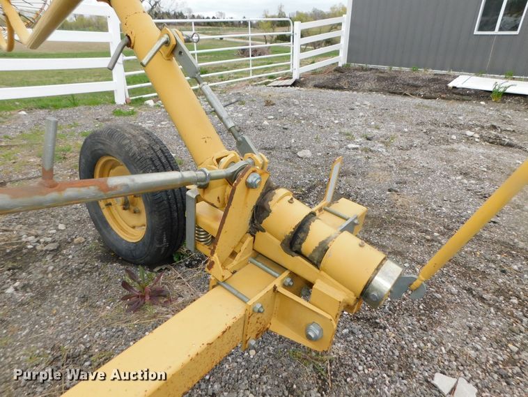 image for item DK8516 2003 Vermeer WR24  hay rake