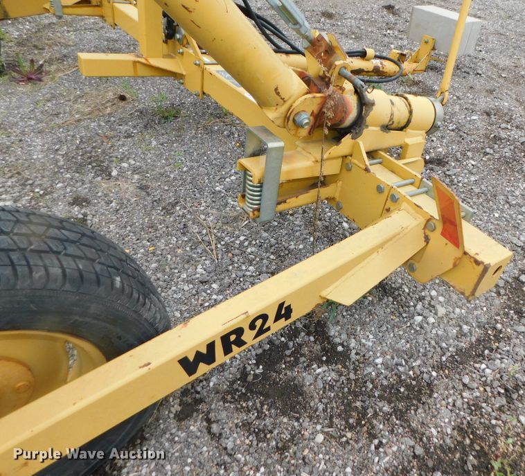 image for item DK8516 2003 Vermeer WR24  hay rake