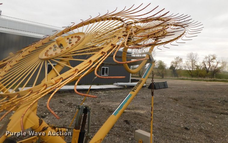 image for item DK8516 2003 Vermeer WR24  hay rake