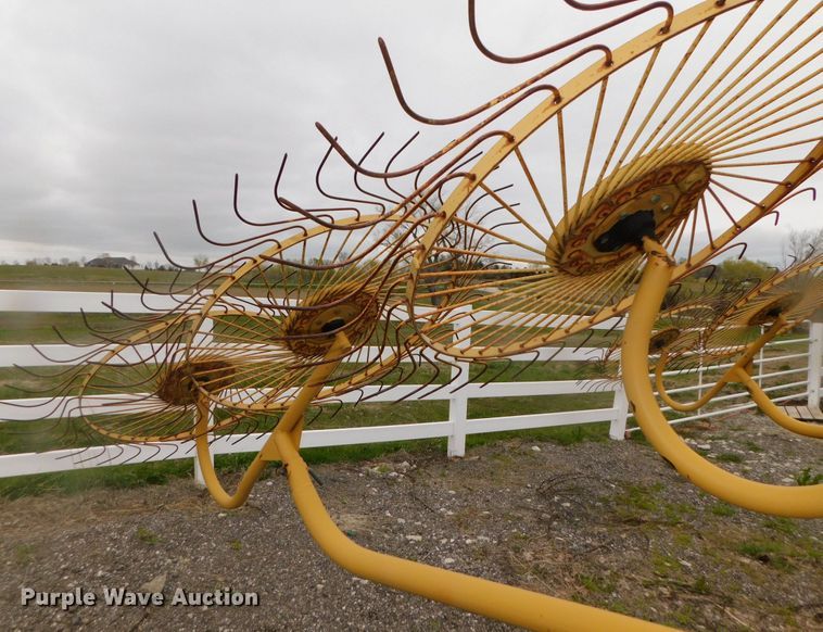 image for item DK8516 2003 Vermeer WR24  hay rake