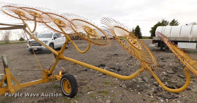 image for item DK8516 2003 Vermeer WR24  hay rake
