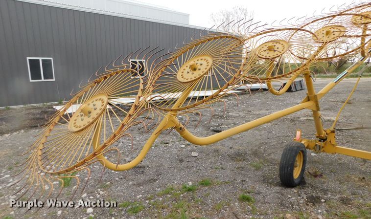image for item DK8516 2003 Vermeer WR24  hay rake