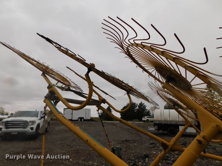 image for item DK8516 2003 Vermeer WR24  hay rake