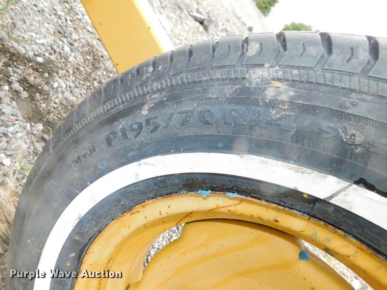 image for item DK8516 2003 Vermeer WR24  hay rake