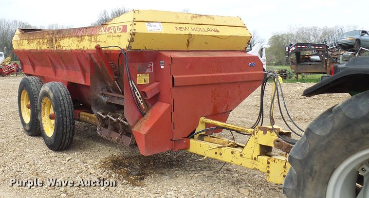 image for item DL0967 New Holland 306  manure spreader