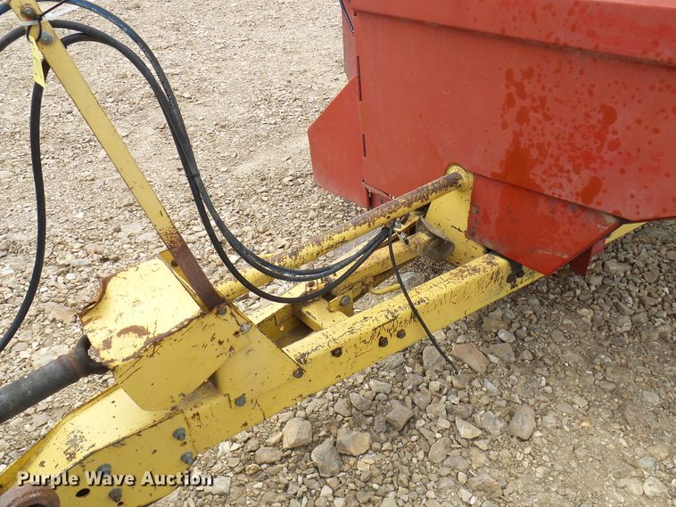 image for item DL0967 New Holland 306  manure spreader