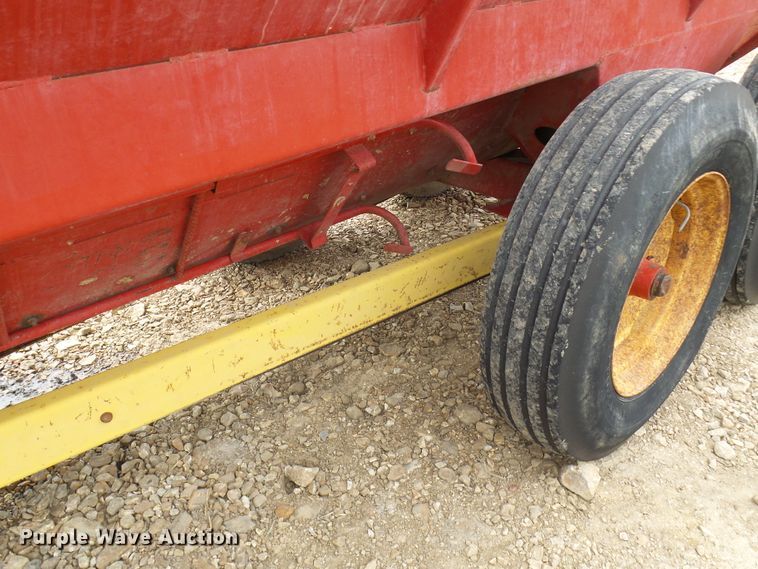 image for item DL0967 New Holland 306  manure spreader