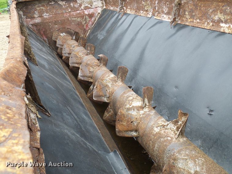 image for item DL0967 New Holland 306  manure spreader