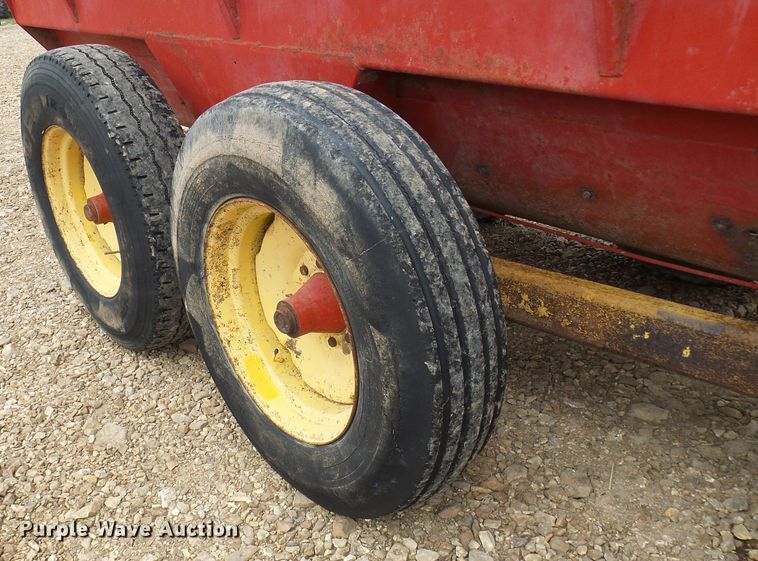 image for item DL0967 New Holland 306  manure spreader