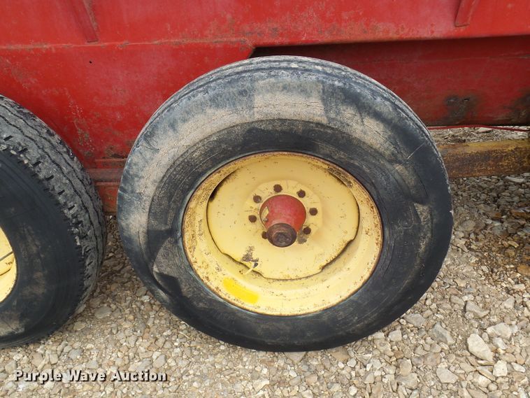 image for item DL0967 New Holland 306  manure spreader