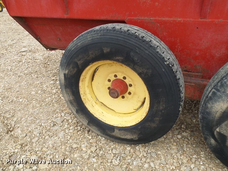 image for item DL0967 New Holland 306  manure spreader