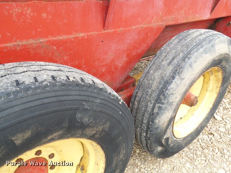 image for item DL0967 New Holland 306  manure spreader